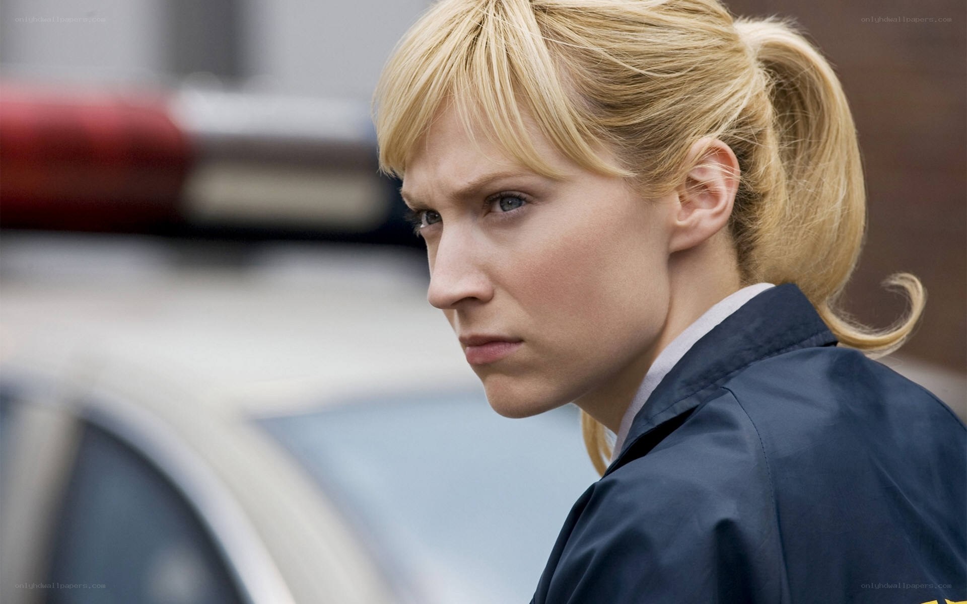 woman in police uniform