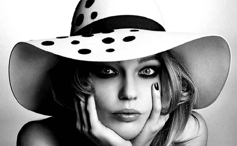 Woman in Polka-dot Hat — Black