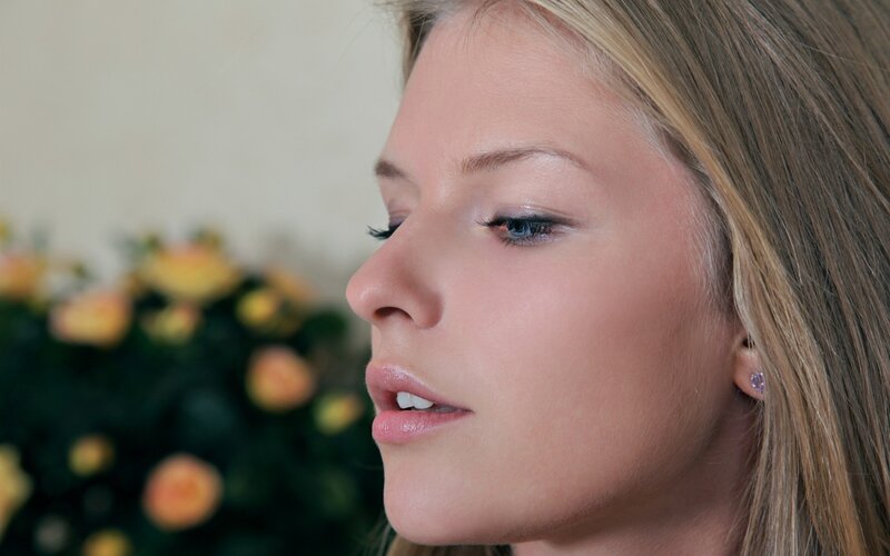 Woman in Profile — Blonde