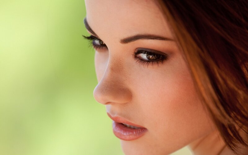 Woman in Profile — Green, Calm