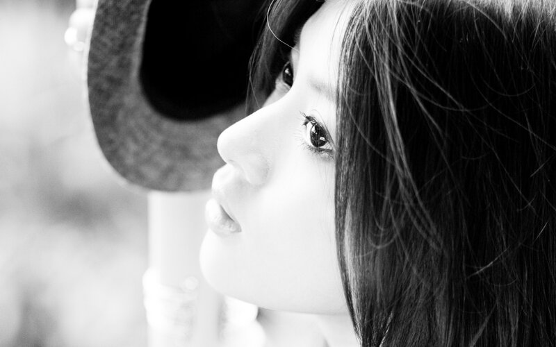 woman in profile with hat
