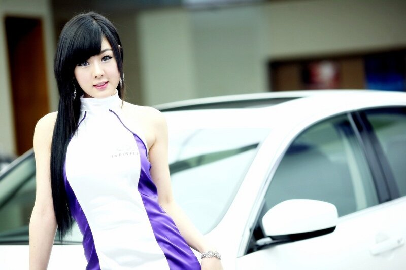 woman in purple and white dress