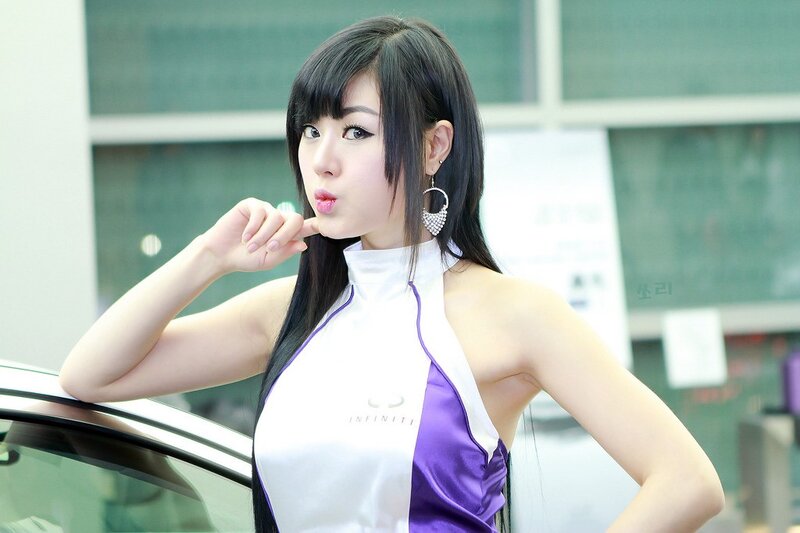 woman in purple and white dress