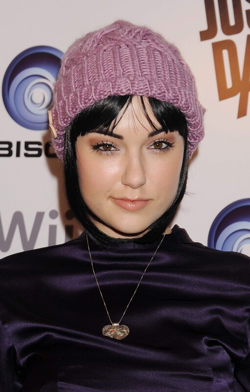 woman in purple hat and top