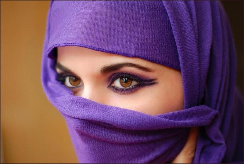 woman in purple hijab