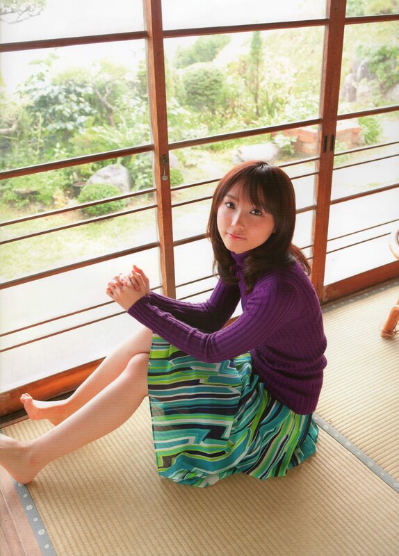 Woman in purple sweater sitting on tatami
