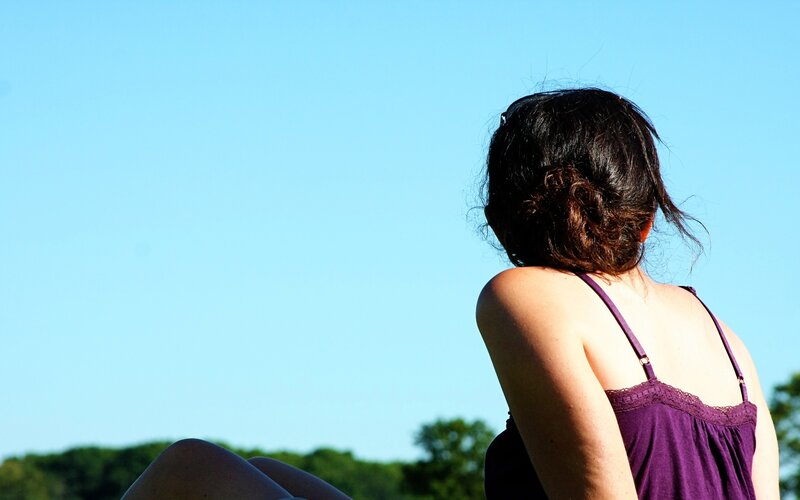 woman in purple top from behind
