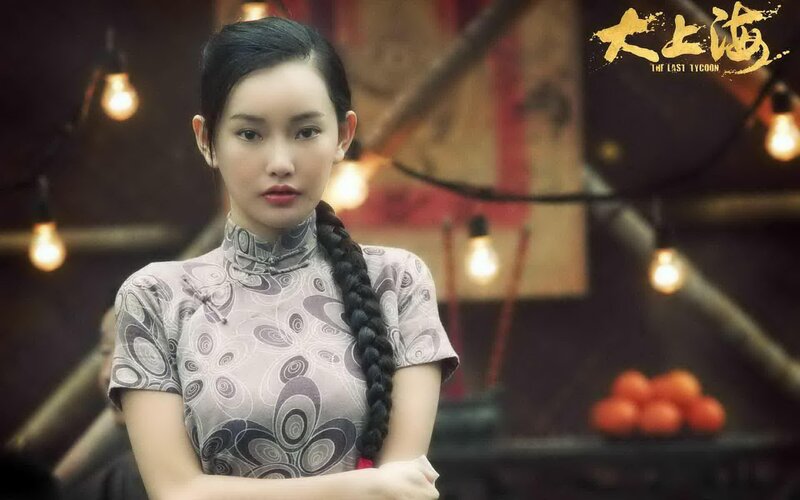Woman in Qipao — Gray