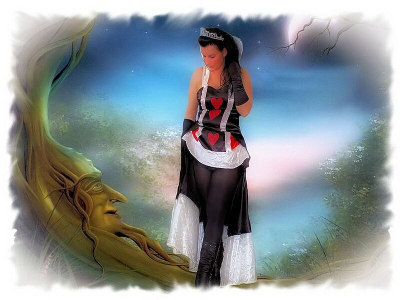 Woman in Queen Costume — Black