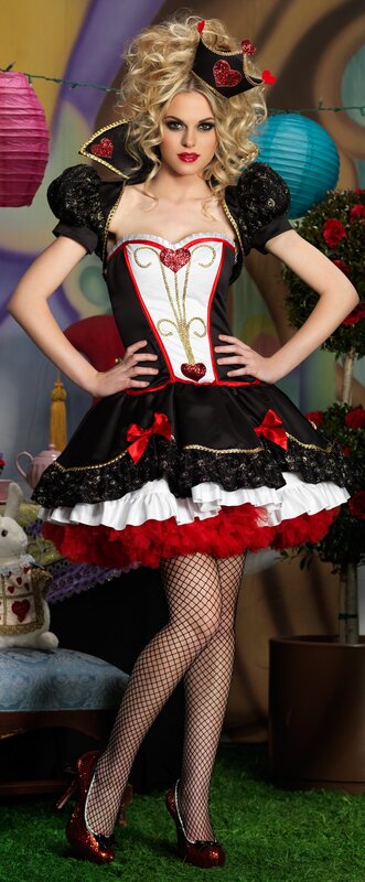 woman in queen of hearts costume
