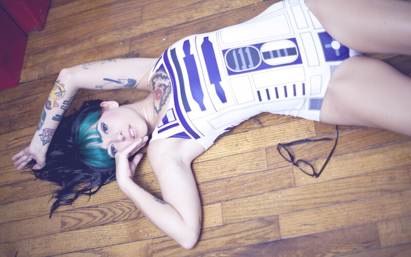 woman in r2-d2 costume