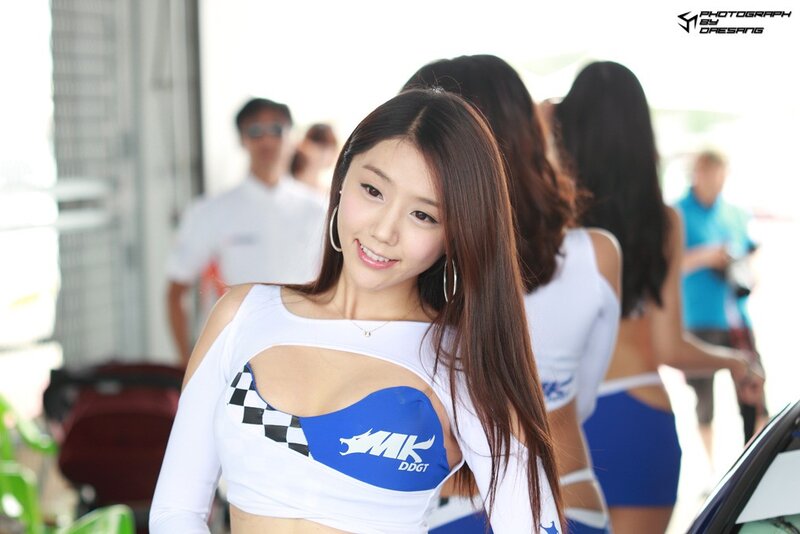 woman in racing uniform