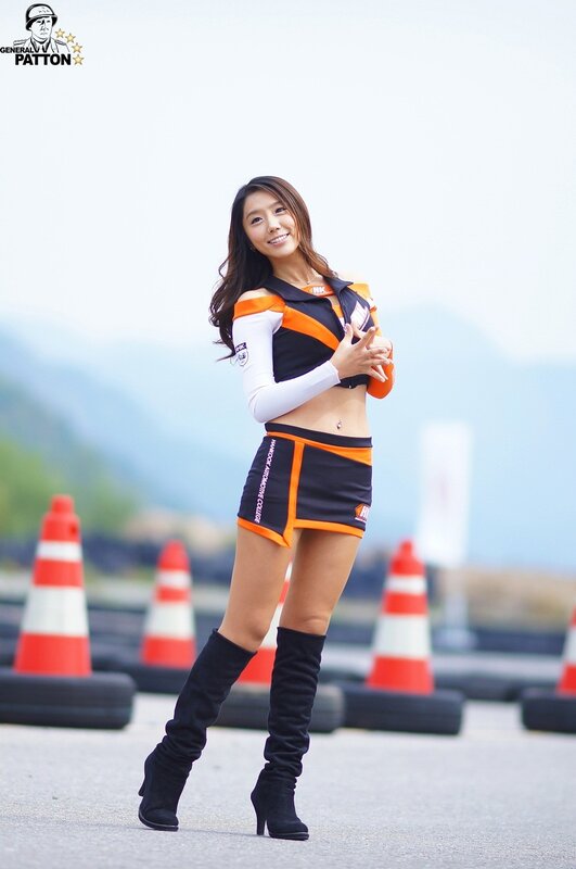woman in racing uniform