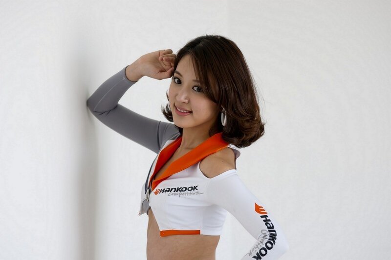 woman in racing uniform