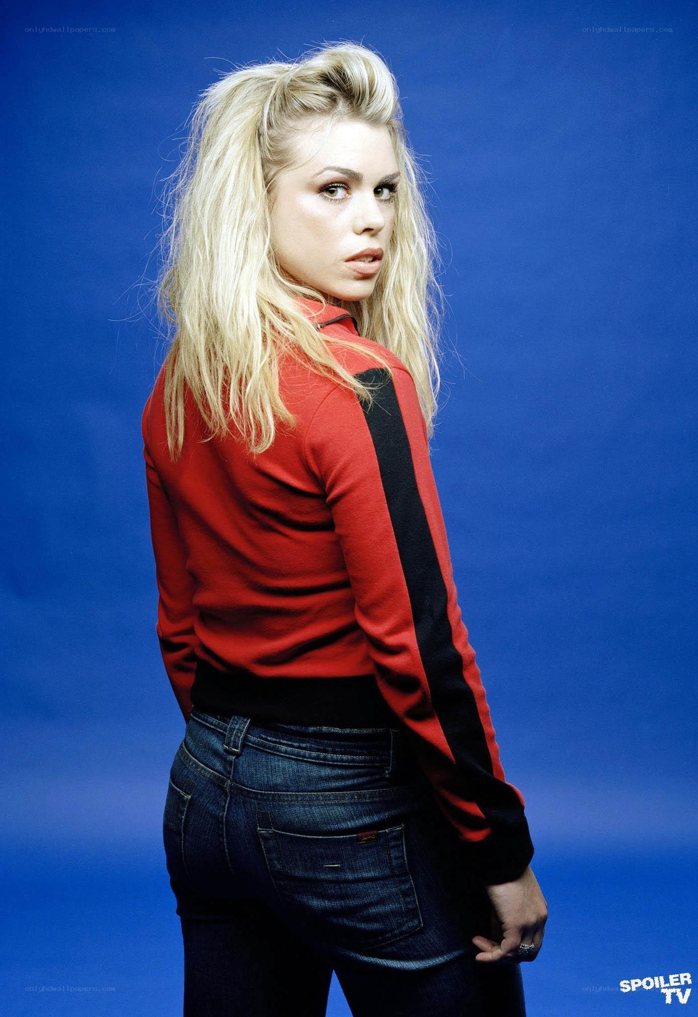 woman in red and blue