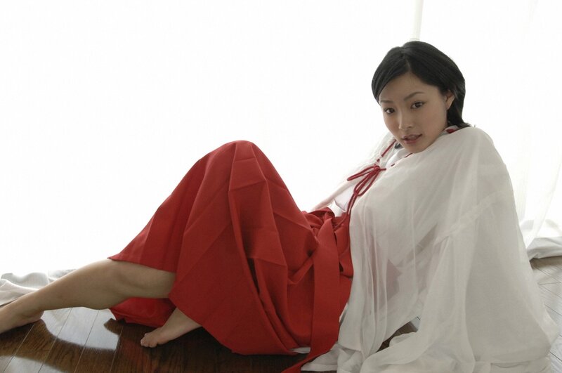 woman in red and white kimono