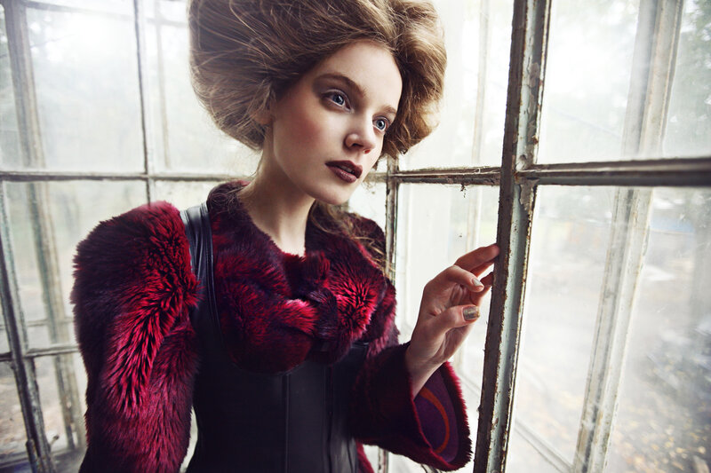 Woman in Red Fur Coat — Dramatic, Photograph