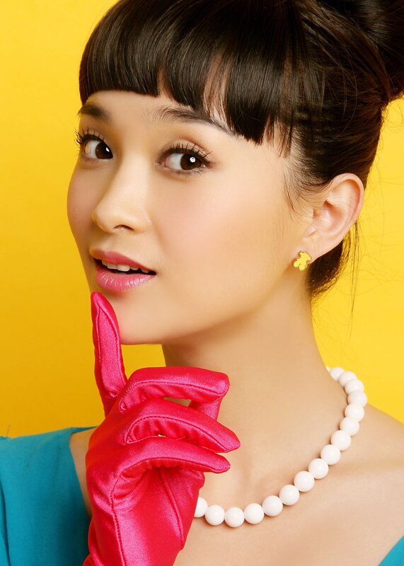 woman in red gloves and pearls