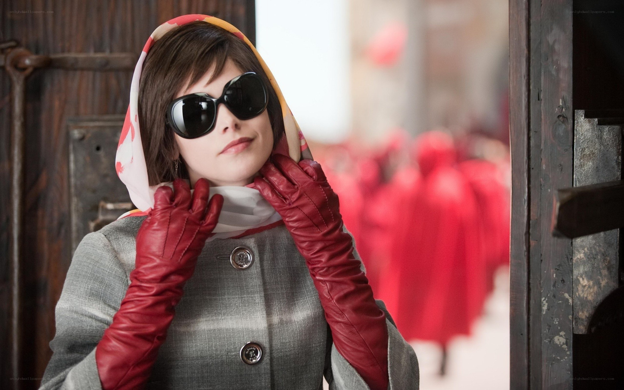 woman in red gloves and sunglasses