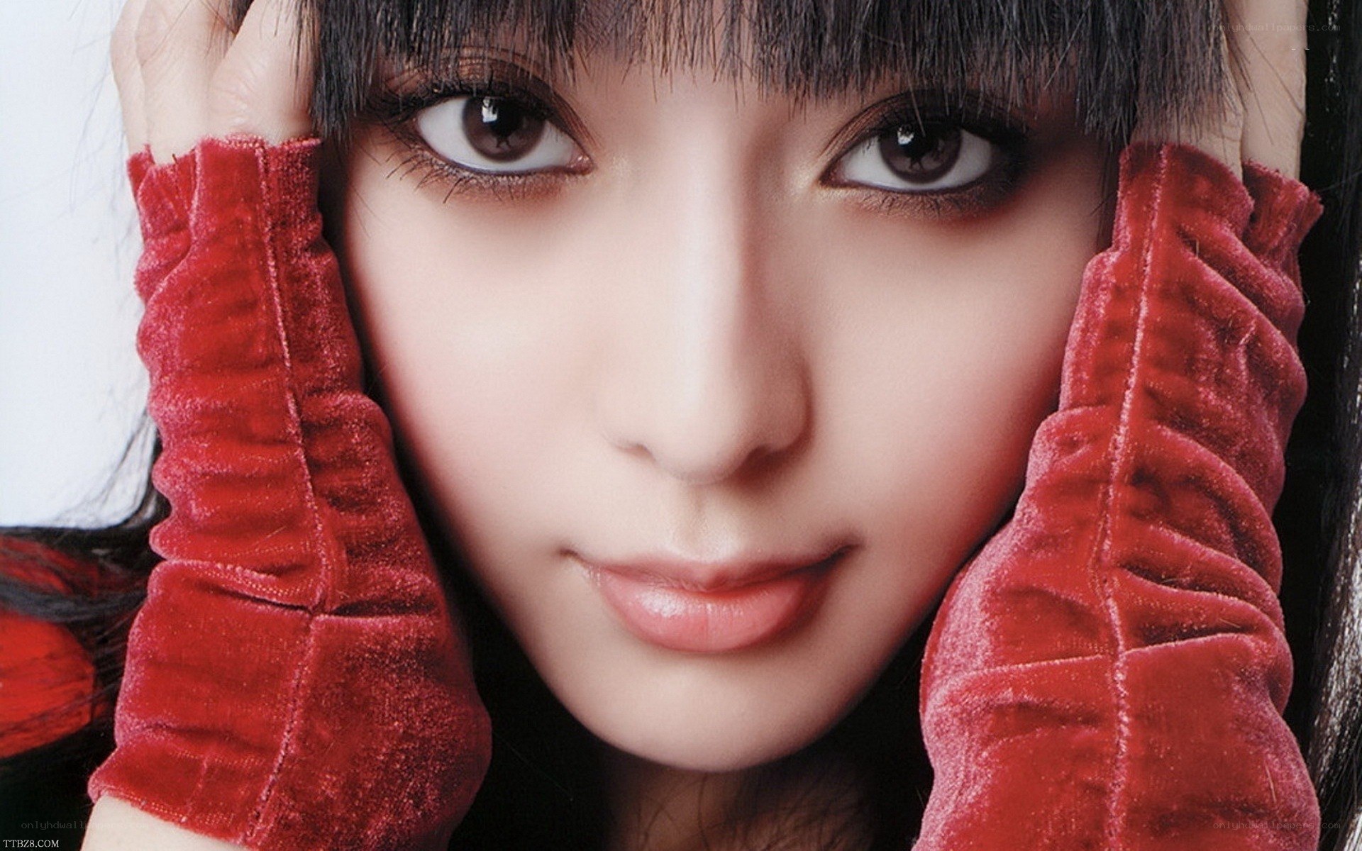 woman in red gloves close-up