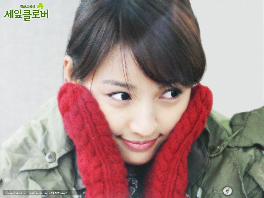 woman in red mittens