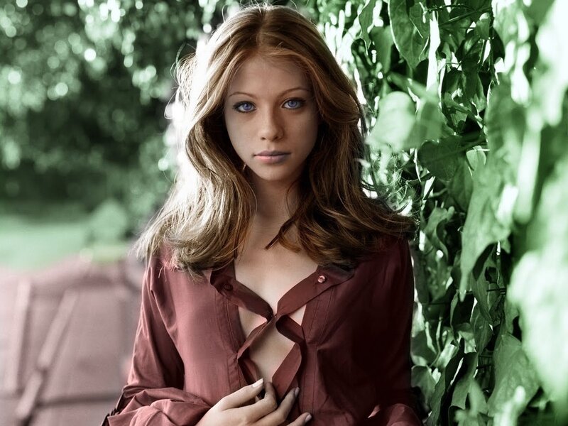 Woman in Red Shirt — Green