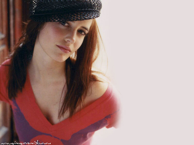 woman in red top and hat