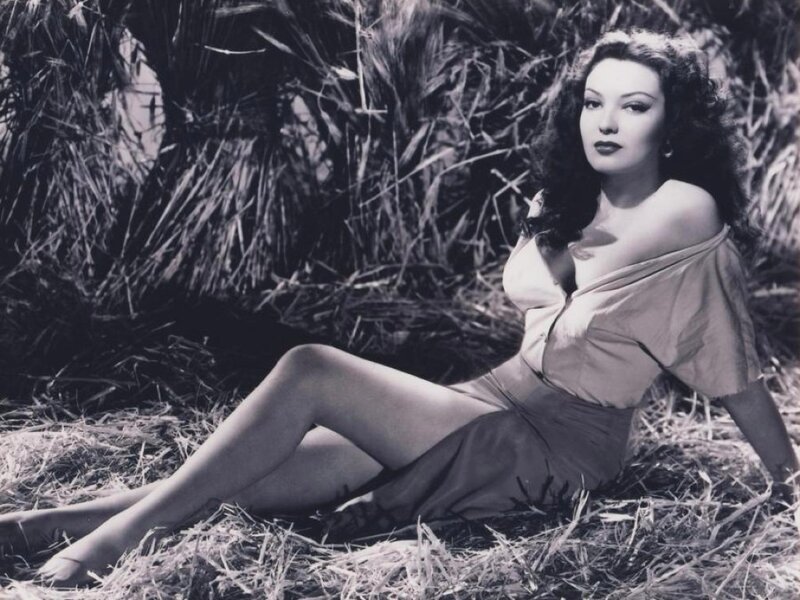 Woman in Straw — Black