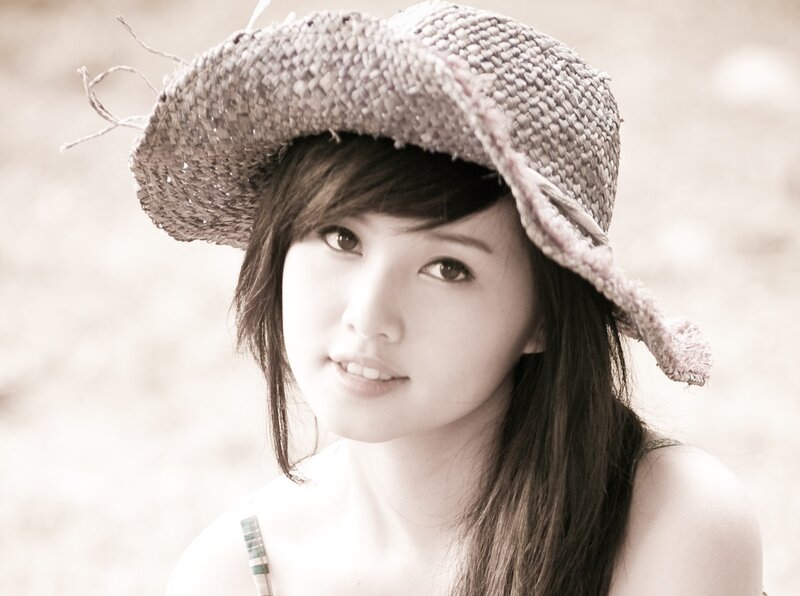 woman in straw hat