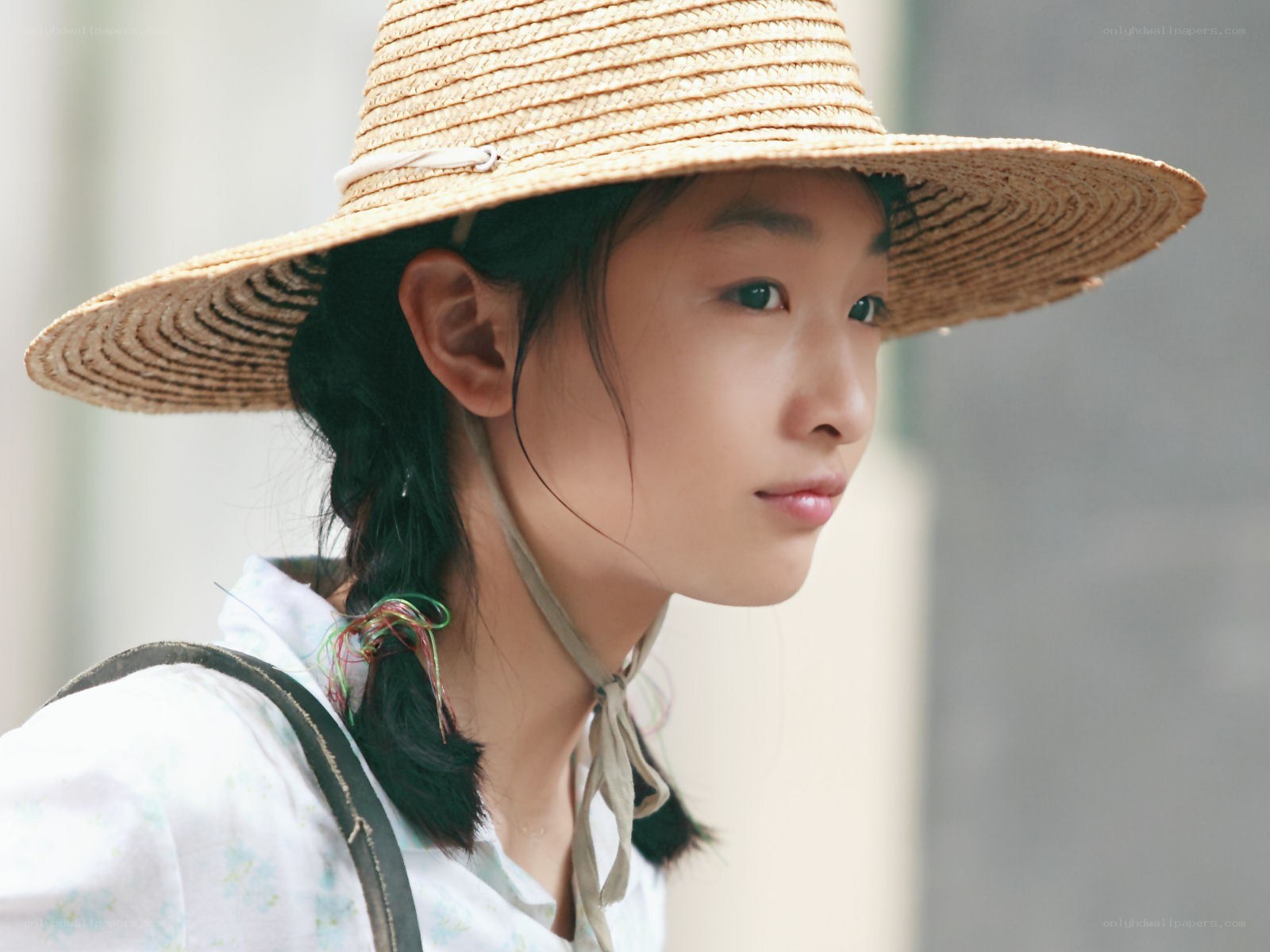 woman in straw hat