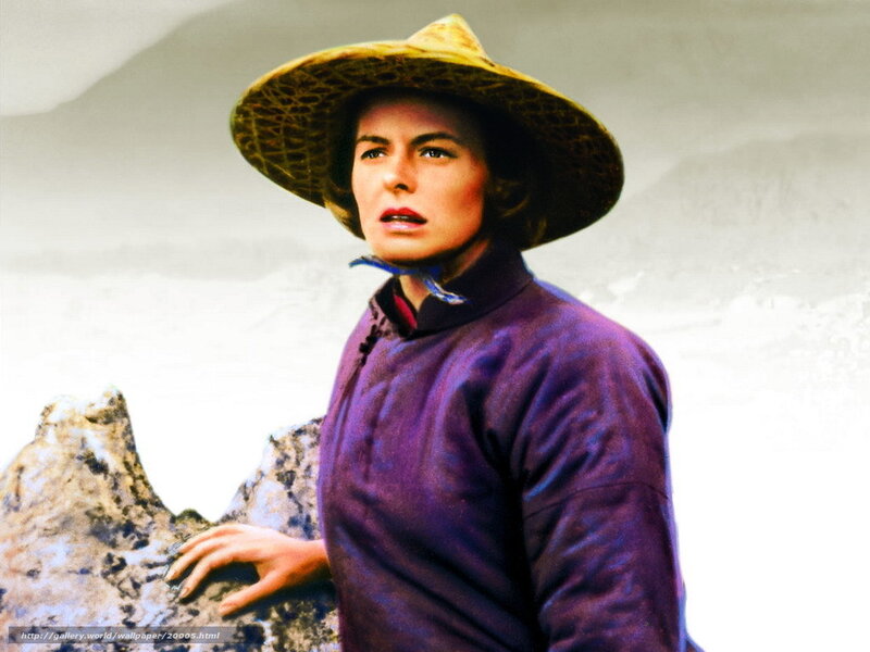 Woman in straw hat and purple tunic