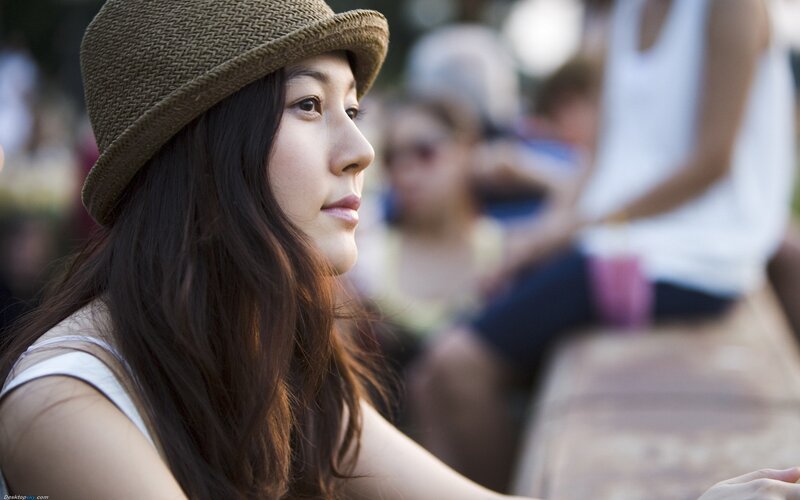 woman in straw hat at event