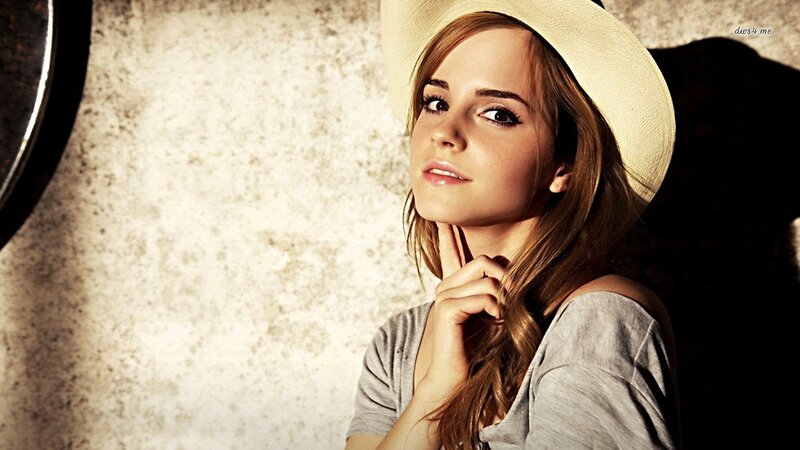 Woman in Straw Hat — Beige, Dramatic