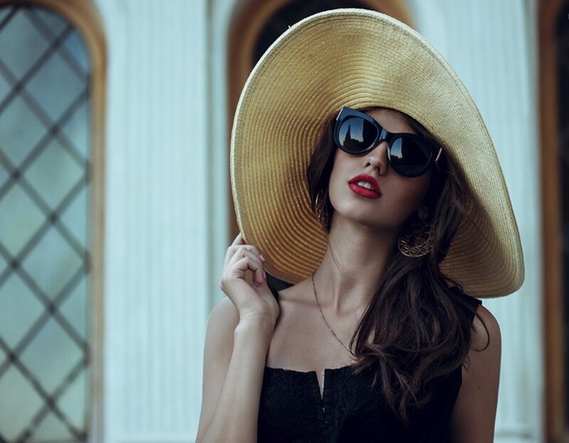 Woman in Straw Hat — Black, Stylish