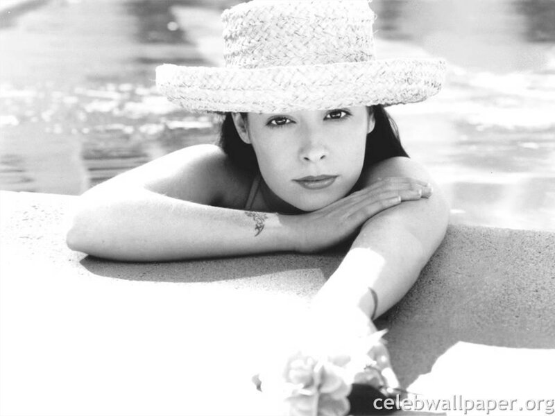Woman in Straw Hat — Black