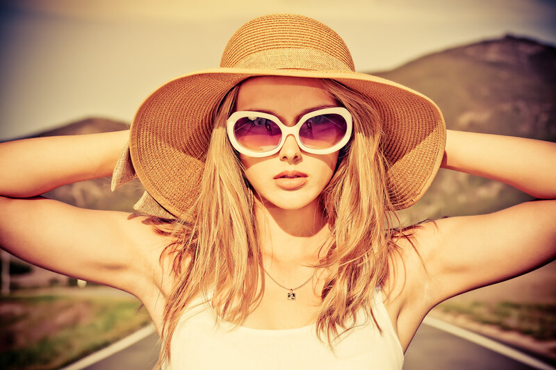 Woman in Straw Hat — Brown, Bright