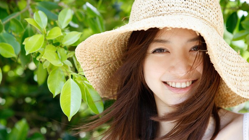 Woman in Straw Hat — Green, Bright