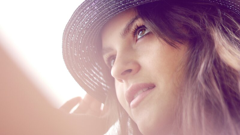 woman in straw hat looking up