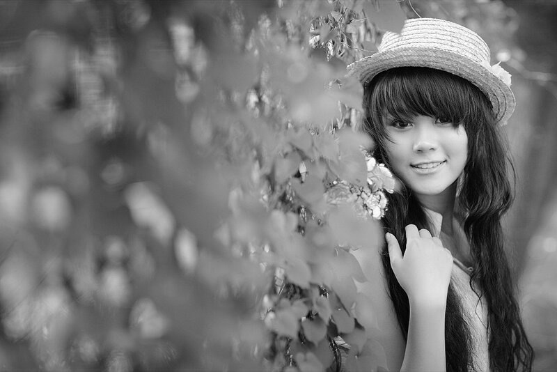 woman in straw hat smiling