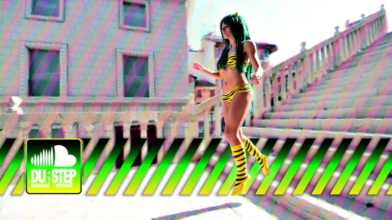 Woman in Striped Outfit — Yellow, Dynamic