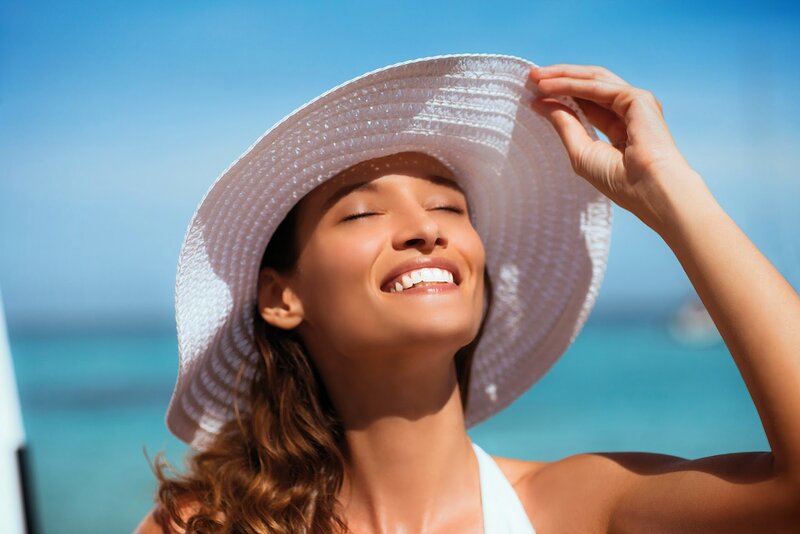 Woman in Sun Hat — Blue, Relaxed