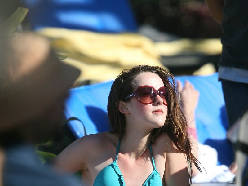 woman in sunglasses at beach