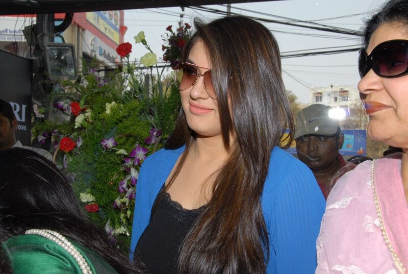 woman in sunglasses at event