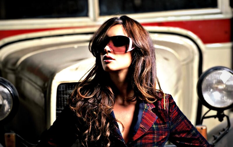 Woman in Sunglasses — Brown