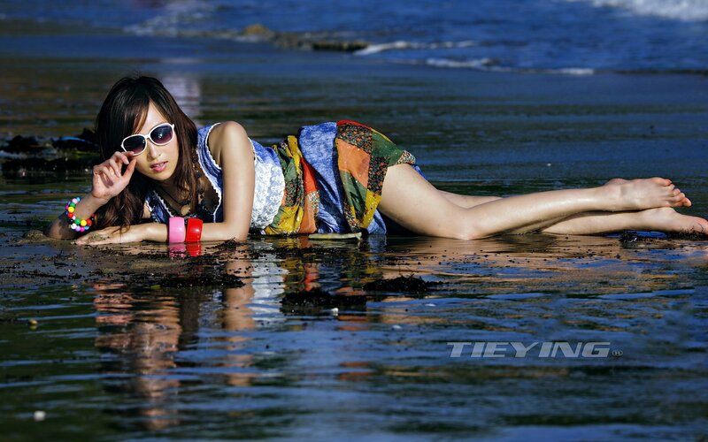 woman in sunglasses on beach