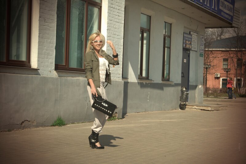 Woman in sunglasses on sidewalk