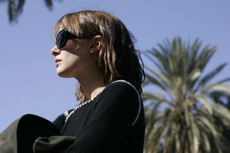 woman in sunglasses with palm tree