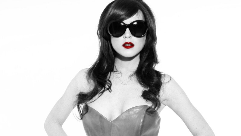 woman in sunglasses with red lips