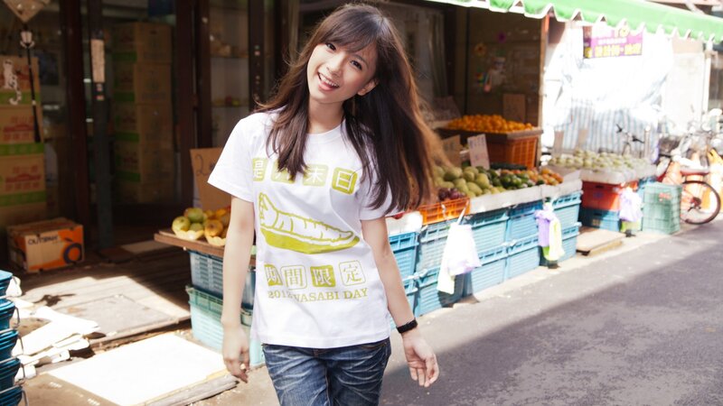 Woman in t-shirt at market