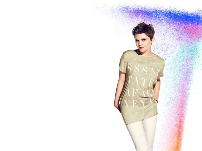 Woman in T-shirt — Green, Dynamic